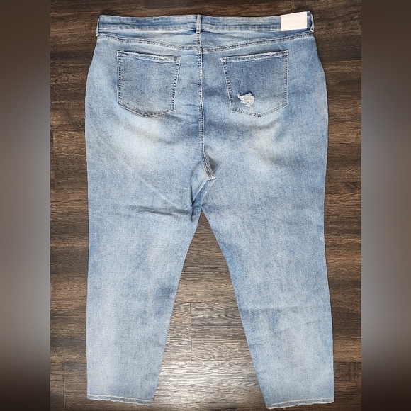 American Rag Distressed Curvy Mom Jeans Plus Size - Picture 4 of 6